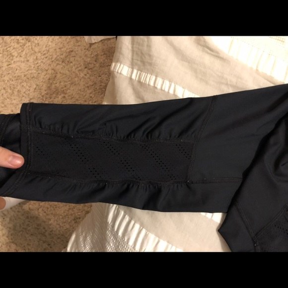 black cropped under armor leggings - Picture 4 of 5